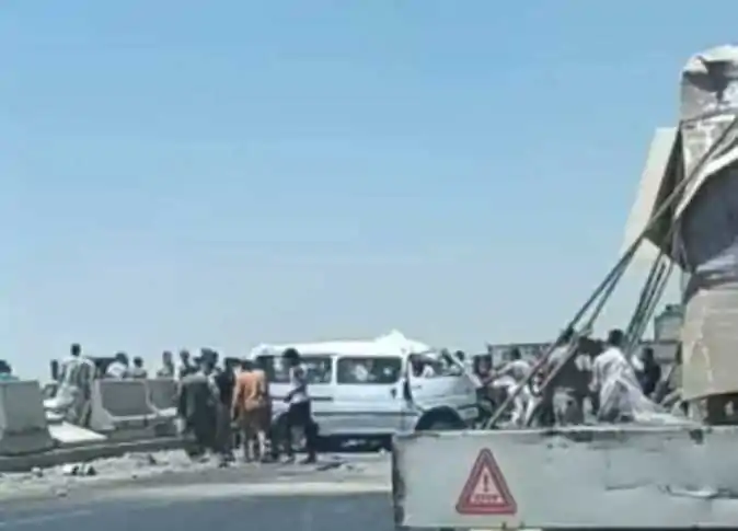 بالصور نكبة جديدة علي الطريق الإقليمي 9 وفيات وإصابة 11 شخص في تصادم ميكروباصين 2 الطريق الإقليمي