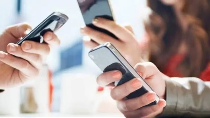 بعد السيطرة على حريق سنترال رمسيس تنظيم الاتصالات يكشف موعد انتظام الخدمات بشكل نهائي 2 تعطيل بعض الهواتف المحمولة
