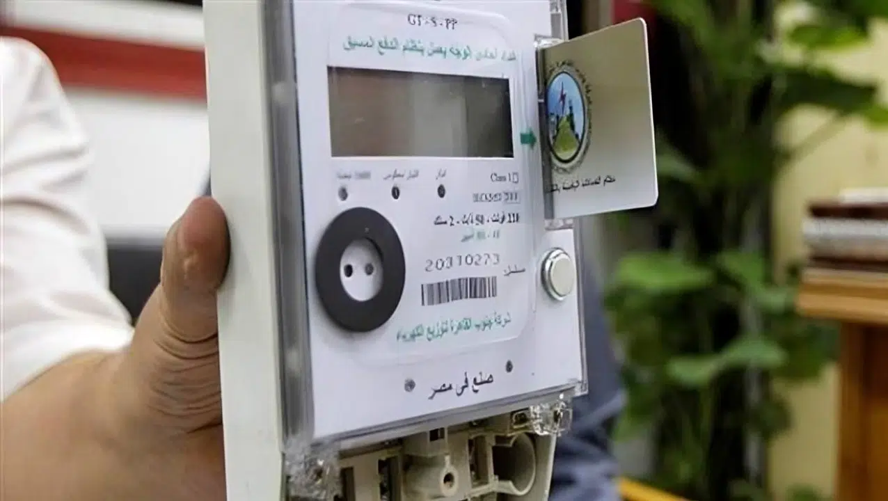 إضاءة اللمبه الحمراء بعداد الكهرباء