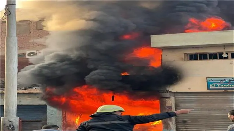 عاجل حريق ضخم بمحطة محولات بالعاشر من رمضان يتسبب في انقطاع الكهرباء عن المدينة 2 حريق