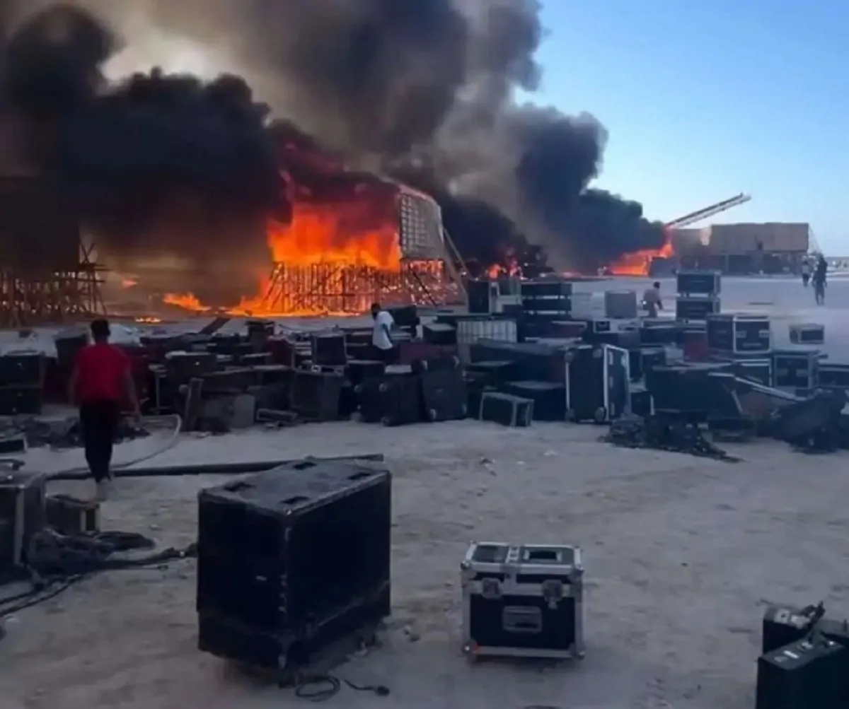 لحظات مرعبة شاهد اندلاع حريق بالساحل الشمالى بحفل موسيقى تكنو بالساحل الشمالى 2 حريق بالساحل الشمالى