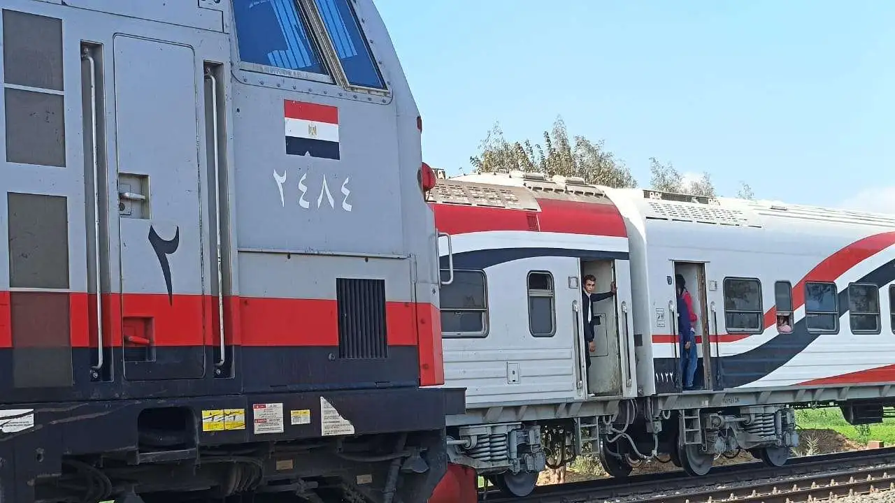 الإعلان عن أسماء ضحايا واقعة قطار جوجل بسوهاج 3 سيدات وطفلة 3 خروج قطار عن القضبان