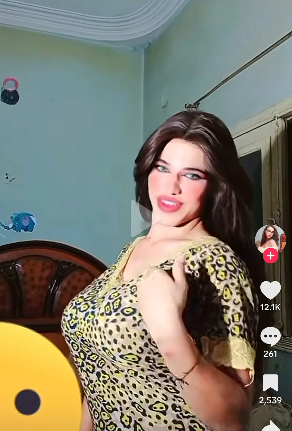جيران البلوجر ياسمين يكشفون مفاجأة عن شخصيته اسمه الحقيقي وأخلاقه 4 ياسمين