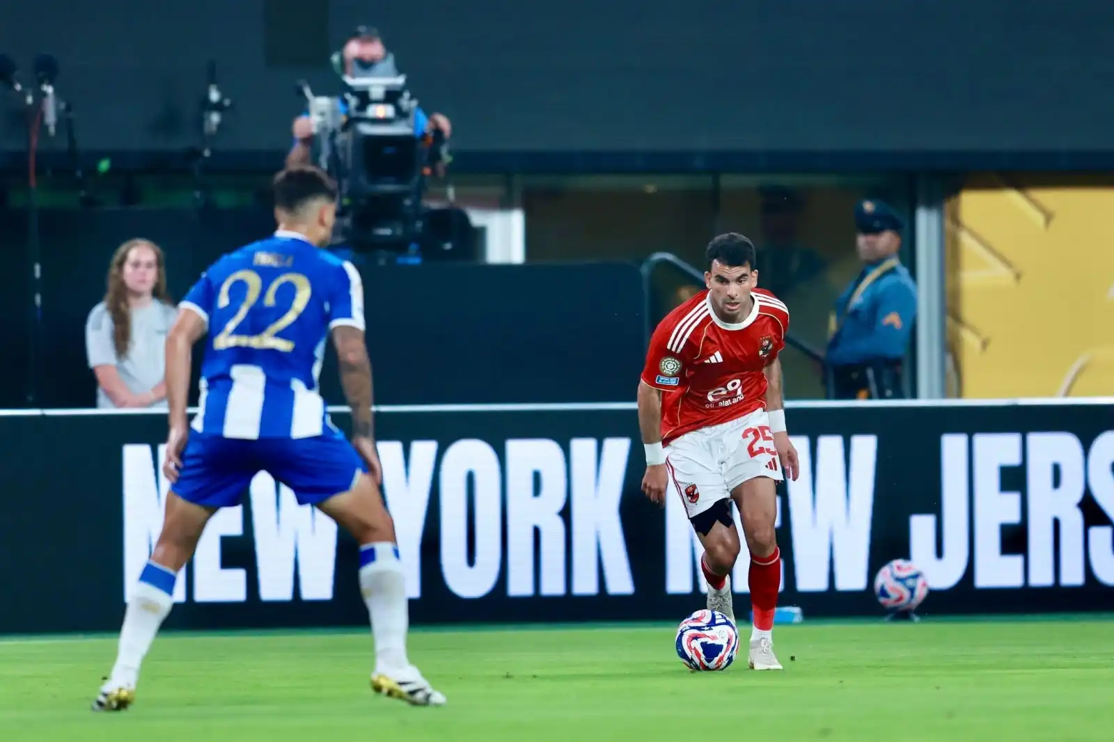 أزمة جديدة تهدد النادي الأهلي بسبب صفقة زيزو واللاعب يتلقى عرضًا للرحيل 2 وداع النادي الأهلي المبكر