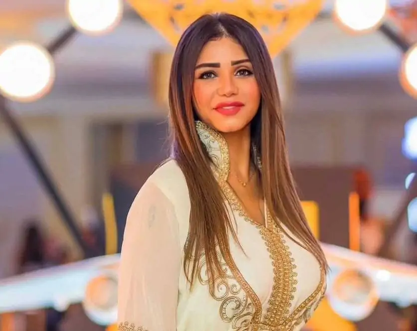 إيناس عز الدين ترد بقوة على تنمّر إحدى المتابِعات عليها إنتي بضب وحولة 2 إيناس عز الدين