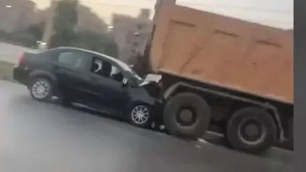 مطاردة 3 فتيات داخل سيارة