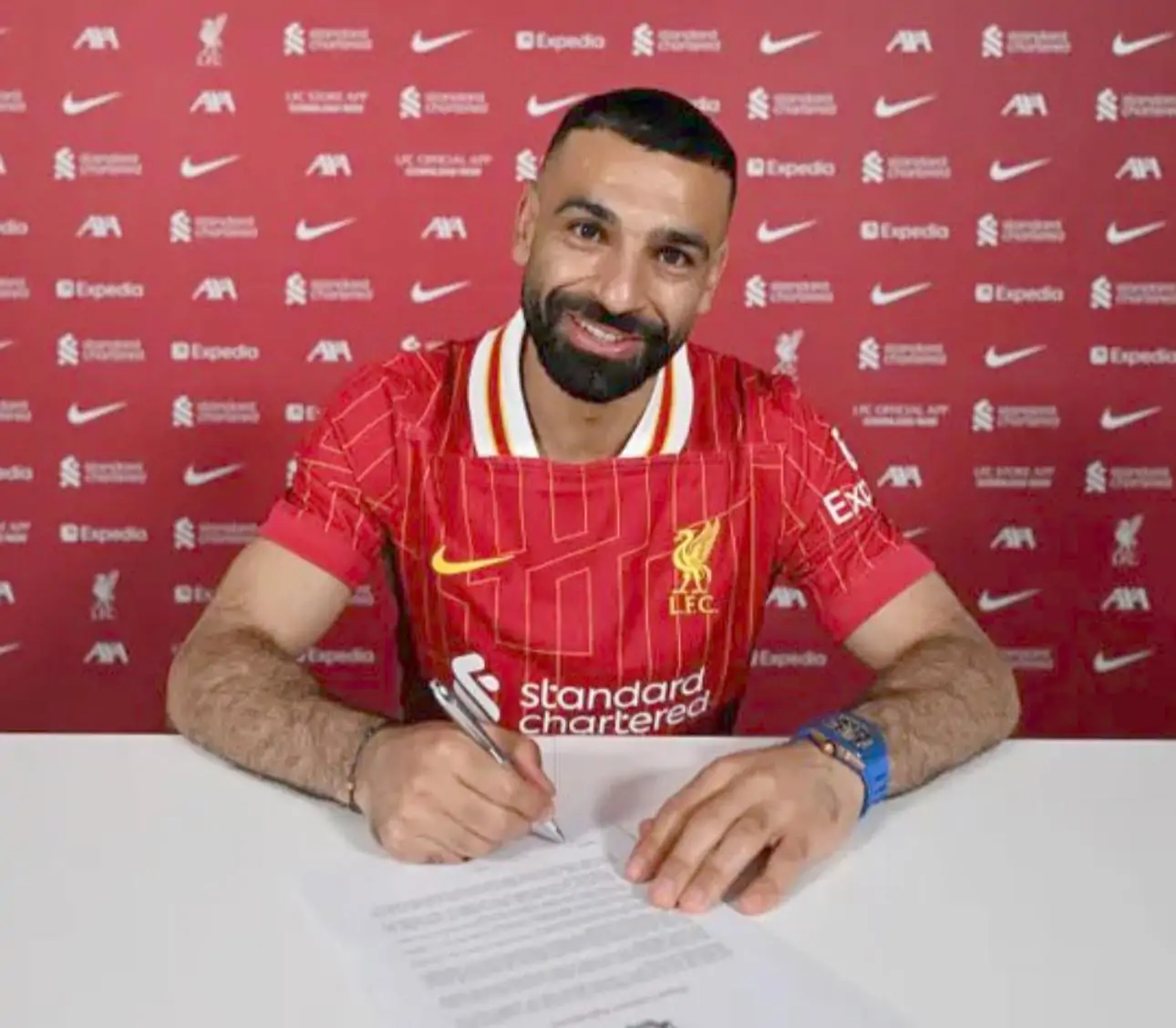 مشجع يفاجئ محمد صلاح بهدية إستثنائية في اليابان 3 محمد صلاح ثاني أعلى اللاعبين أجرًا