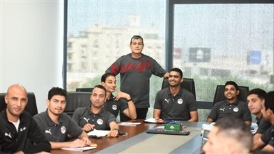 أوسكار يراجع حالات VAR في الدوري مع الحكام