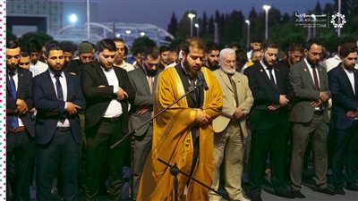 أدهم نابلسي يؤم بالمصلين في معرض دمشق الدولي| صور