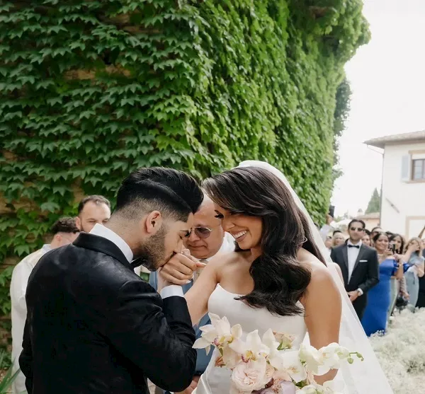 أسرار عن إميلي شاه زوجة الفنان مينا مسعود أمريكية هندية وعمل لها فرح لمدة 3 أيام 3 زواج مينا مسعود
