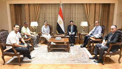 وزير الشباب والرياضة يلتقي رئيس اتحاد الإسكواش واللاعب مصطفى عسل