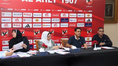 بالصور.. لجنة العضوية تستقبل الراغبين الجدد في الحصول على عضوية الأهلي