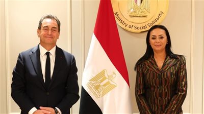 مايا مرسي تبحث مع السفير الفرنسي بالقاهرة سبل التعاون في الحماية الاجتماعية والتمكين الاقتصادي