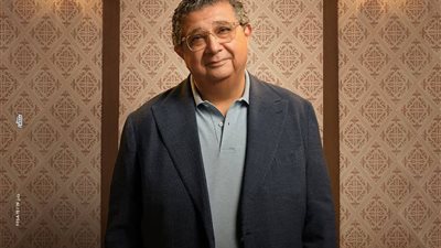 بطولة ماجد الكدواني.. طرح البوسترات الفردية لأبطال فيلم فيها ايه يعني