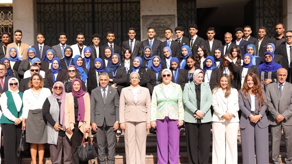 رئيسة القومي للمرأة تشارك في جلسة حوارية بالمعسكر التدريبي لبرنامج قادة مدارس الجمهورية