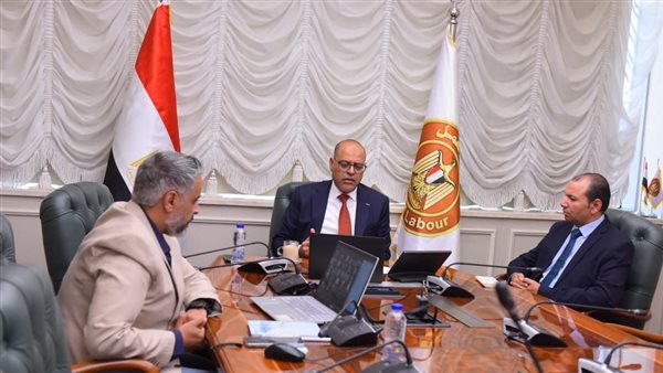 وزير العمل يوجه بتكثيف حملات التفتيش على تراخيص عمل الأجانب