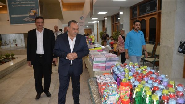 محافظ أسيوط يوزع 300 حقيبة مدرسية للأسر الأولى بالرعاية تزامنا مع قرب العام الدراسي الجديد