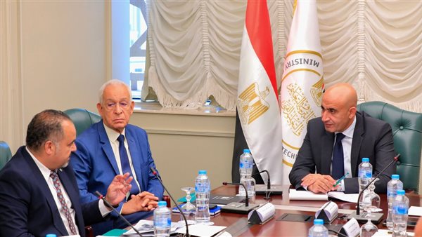 «عبداللطيف» يلتقى بوفد “مصر الخير” لبحث مبادرات الكشف عن ضعاف البصر بالمدارس