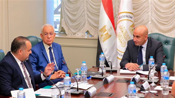وزير التعليم يبحث مع “مصر الخير” آليات الكشف المبكر عن ضعاف البصر بين الطلاب