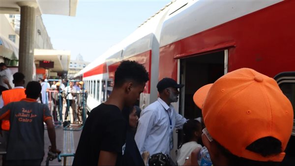 السكة الحديد تُسيّر الرحلة الـ15 لقطارات عودة الأشقاء السودانيين لوطنهم| صور