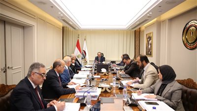 وزير قطاع الأعمال يعقد اجتماعًا موسعًا مع الرؤساء التنفيذيين للشركات القابضة لمتابعة ملفات العمل وتعزيز الأداء المؤسسي