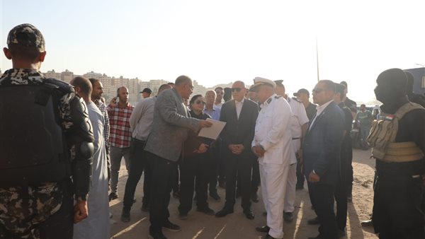 محافظ القاهرة يشرف على إزالة مخالفات بناء أدوار بدون ترخيص بمدينة الأمل