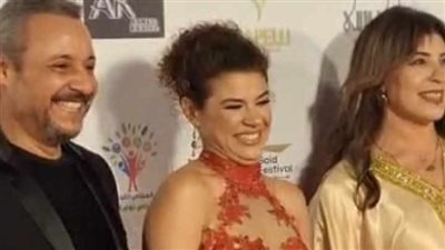 ظهور نادر.. منى هلا تخطف الأنظار في حفل افتتاح مهرجان بورسعيد السينمائي