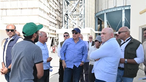 فى أول أيام زيارته لـ”أسوان”.. وزير الرى يتفقد الموقف التنفيذى لـ”مشروع تنمية جنوب الوادى”