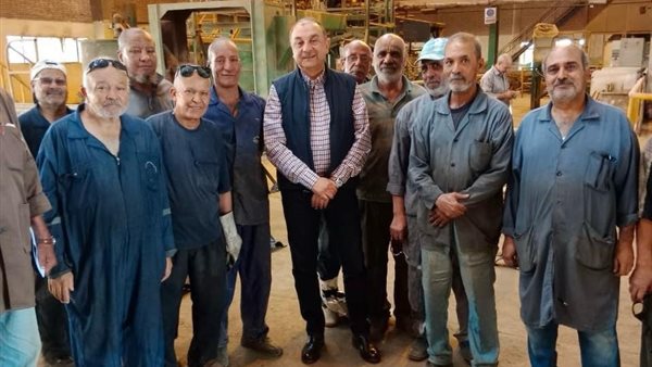وزير قطاع الأعمال يتفقد شركتي “النصر للمواسير” و”سيجوارت” ويتابع سير العمليات الإنتاجية