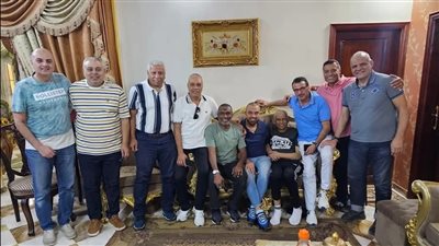 الكاس يتقدم نجوم جيل 90 لزيارة صابر عيد في المحلة