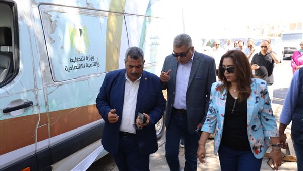 وزيرة التنمية توجه بوضع جدول تشغيل منظم لسيارة المركز التكنولوجي المتنقل بشرم الشيخ