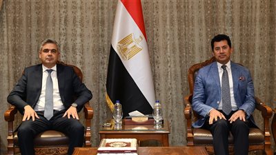 وزير الرياضة يناقش مع رئيس اتحاد الفروسية خطط التطوير واستضافة الفعاليات الدولية