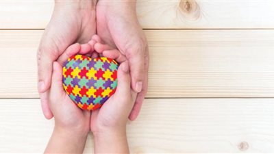 هل الباراسيتامول يصيب الأطفال بالتوحد .. مستشار وزير الصحة يعلن مفاجأة