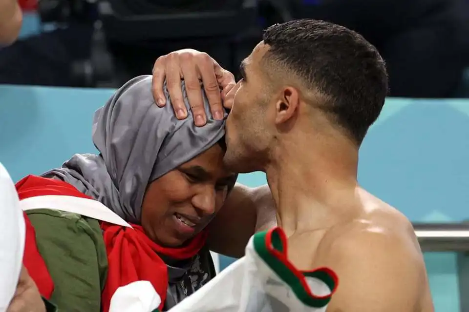 والدة حكيمي