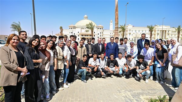 رئيس جامعة القاهرة يواصل جولاته لمتابعة انتظام الدراسة بالجامعة الأهلية