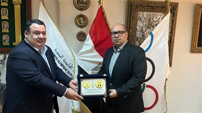 ياسر إدريس يستقبل نائب رئيس اللجنة الأولمبية العراقية لتفعيل شراكة رياضية استراتيجية