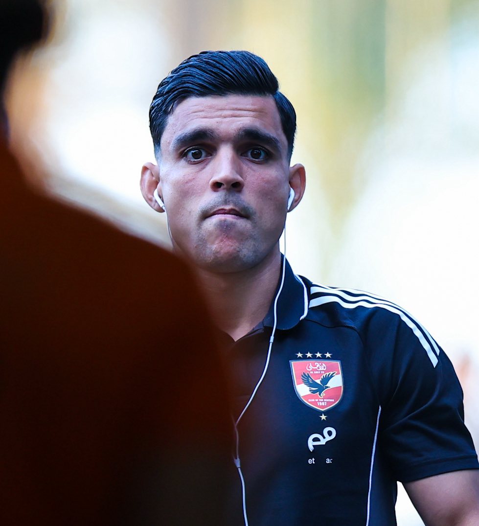 May be an image of ‎1 person, playing football, playing soccer and ‎text that says '‎دی مم etar et‎'‎‎