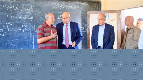 بعد أزمة نقص المعلمين.. وزير التعليم ومحافظ المنيا يتفقدان مدارس بقرية تونة الجبل (صور)