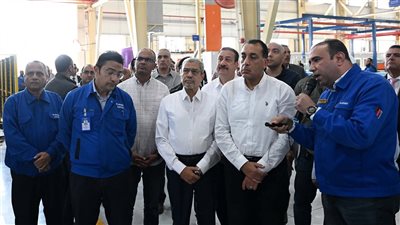 رئيس الوزراء يزور «العربي ـ تويواتشي» لإنتاج الزجاج الهندسي.. ويؤكد: نحرص على توفير المقومات الداعمة للصناعة