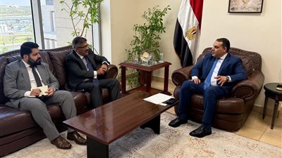 التمثيل التجاري المصري يبحث مع سفير باكستان فرص تعزيز التجارة وجذب الاستثمار بين البلدين
