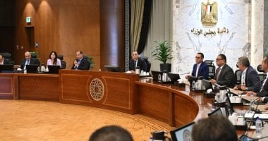 رئيس الوزراء يجتمع برؤساء ومسئولي المجالس التصديرية