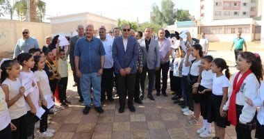 محافظ المنيا يتفقد أعمال رفع كفاءة وصيانة مدرسة الشهيد رجب فى أبو قرقاص