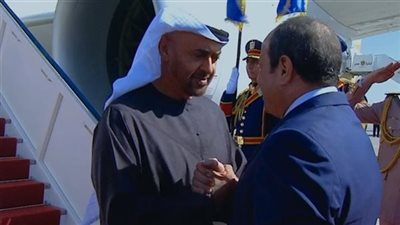 بعد زيارة أخوية تؤكد متانة العلاقات المصرية الإماراتية..الرئيس السيسي يودّع بن زايد بمطار القاهرة