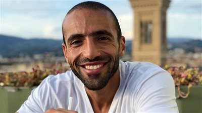 خطيب مريم عامر منيب.. معلومات عن المطرب الشاب عمرو ستين