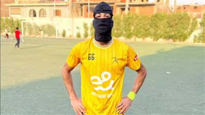 قناع لاعب المعادي واليخت يثير الدهشة في ملاعب القسم الثالث