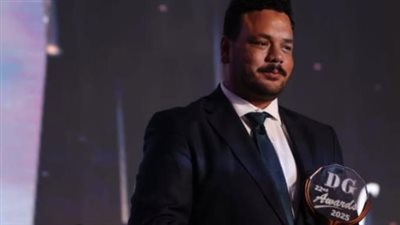مصطفى غريب يحتفل بفوزه بجائزة أفضل ممثل كوميدي سينما في دير جيست