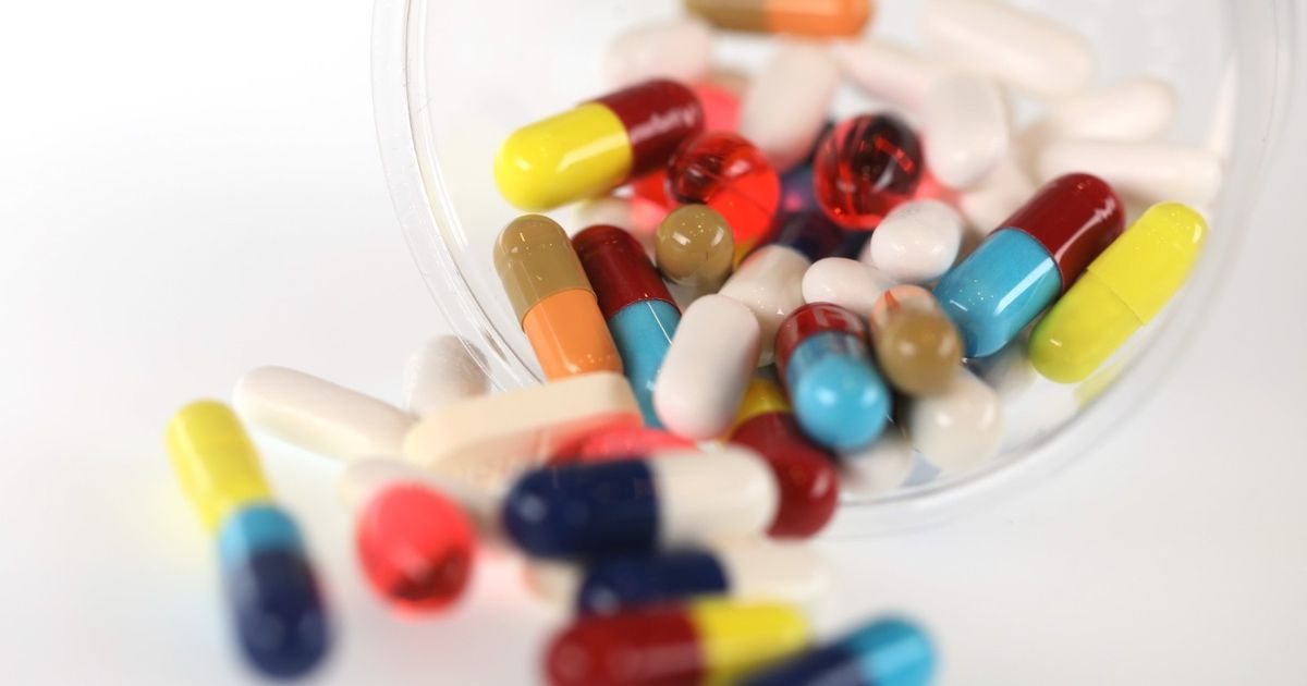 ترمب يعلن رسوماً جمركية بنسبة 100% على الأدوية