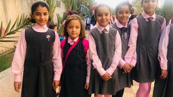 يباع بأسعار غالية.. كيف تحول الزي المدرسي لـ «سبوبة» بالمدارس الخاصة؟