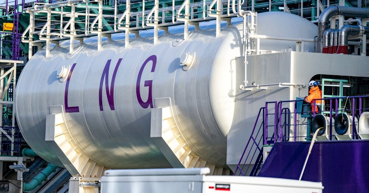 ناقلات الغاز المسال تتكدس قبالة سفن التغويز في مصر مع تراجع الطلب