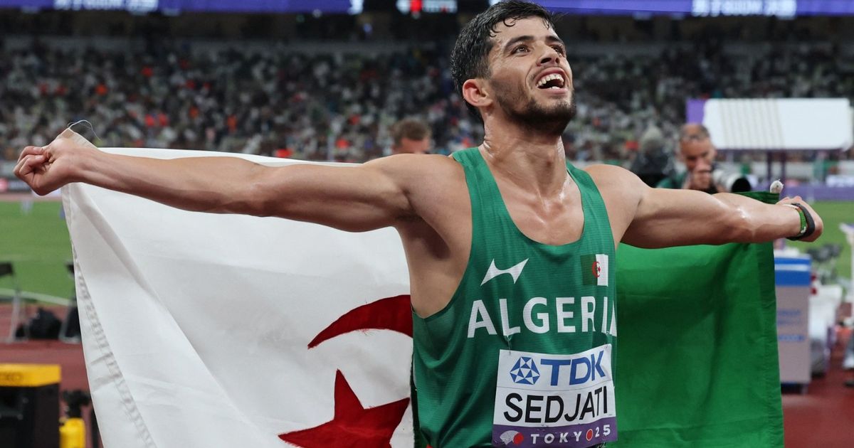 شاهد.. الجزائري سجاتي ينتزع فضية ويهدي العرب خامس ميدالية